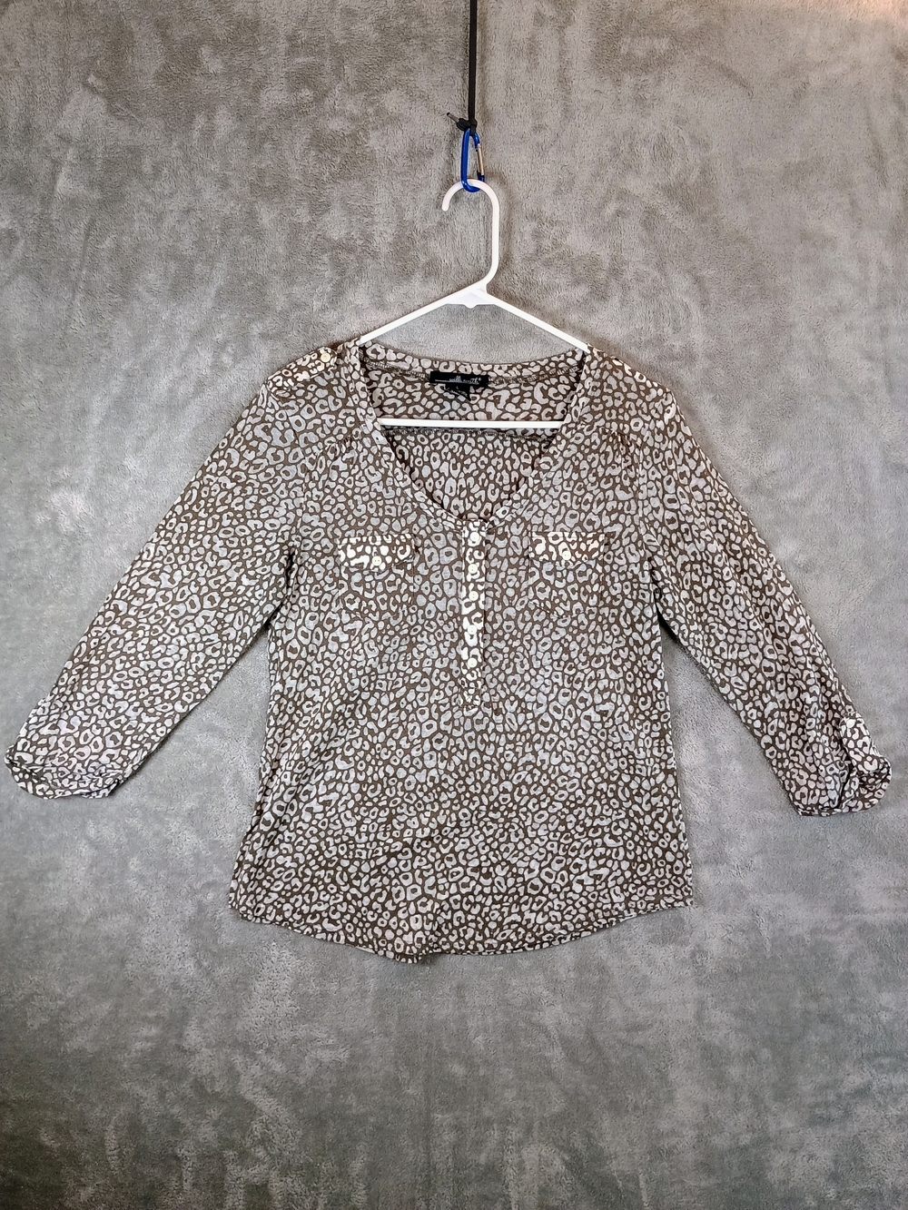 *RARE* Willi Smith Taupe and White Leopard Print Henley Blouse Size Large